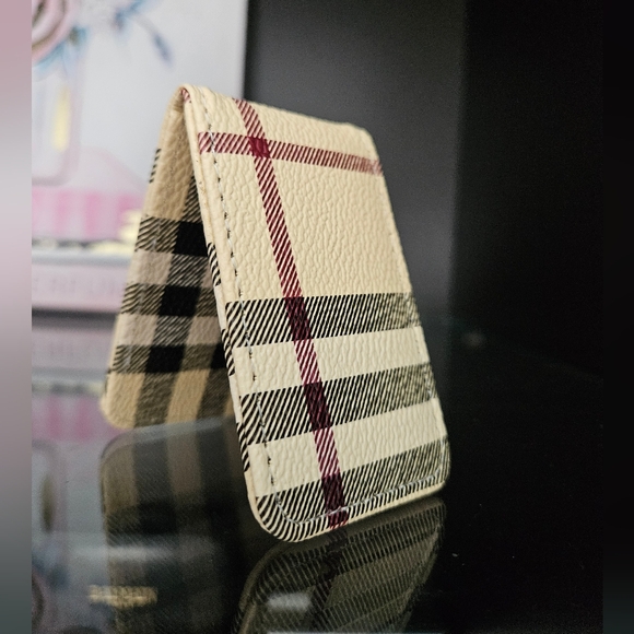 Magnetic Card/ bills Holder - Picture 2 of 5